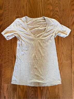 lululemon athletica Women's V-Neck Short Sleeve Tee - Light Gray